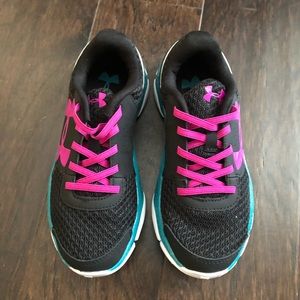 *SOLD* UnderArmor Girls Sneakers